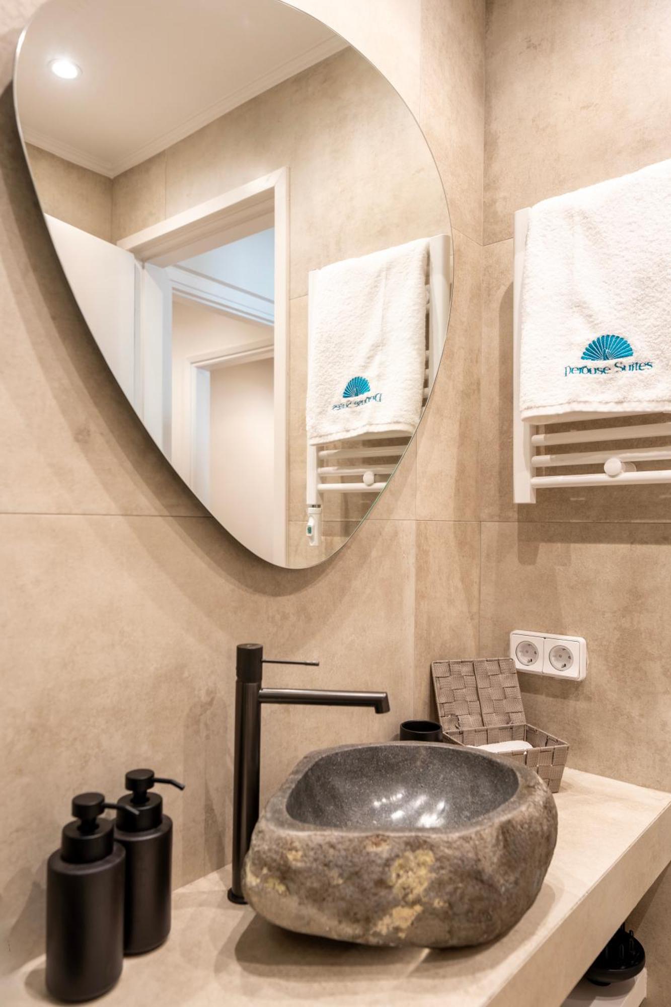 Derouse Eva Suite Jacuzzi & Sauna Athen Exterior foto