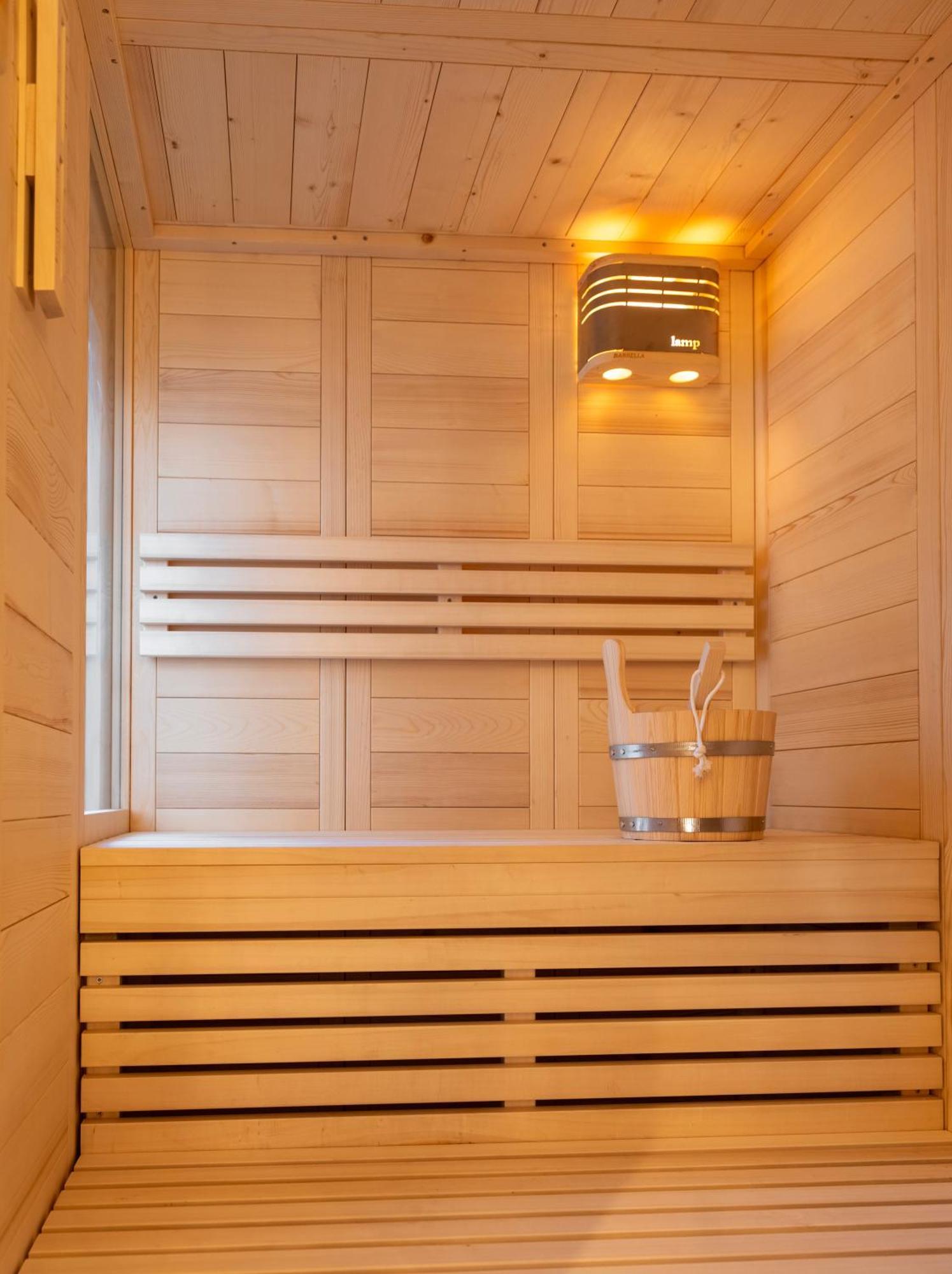 Derouse Eva Suite Jacuzzi & Sauna Athen Exterior foto